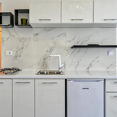 Collins Amethyst Center Apartment