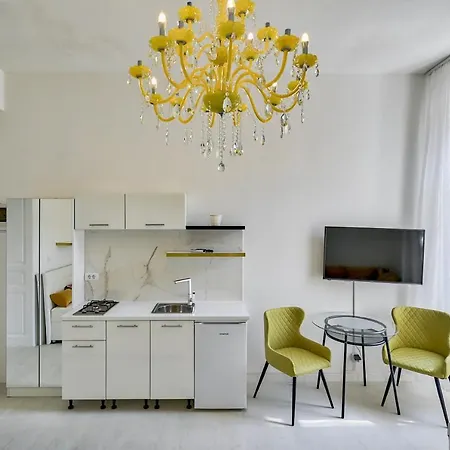 Collins Amethyst Center Apartment Pula