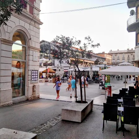 Collins Amethyst Center Apartment Pula