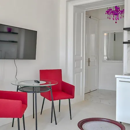 Apartment Collins Amethyst Center Pula