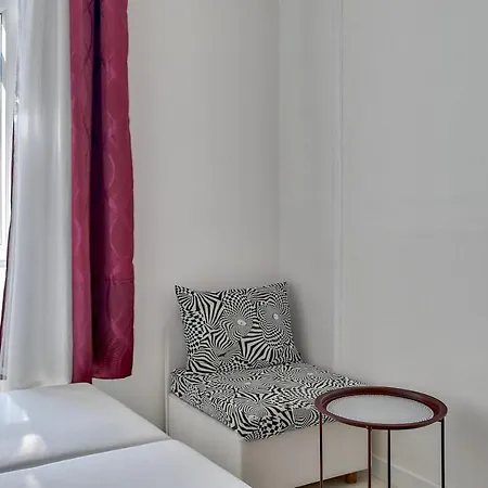 Collins Amethyst Center Apartmán Pula