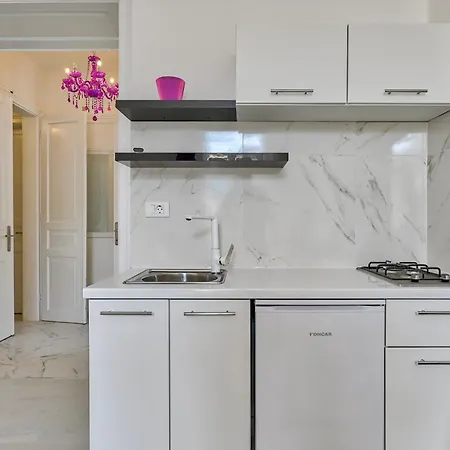 Collins Amethyst Center Apartment