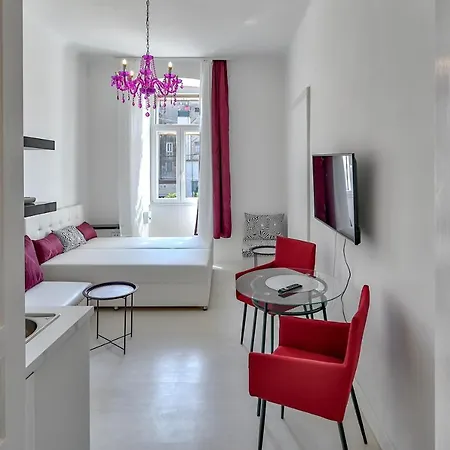 Collins Amethyst Center * Pula